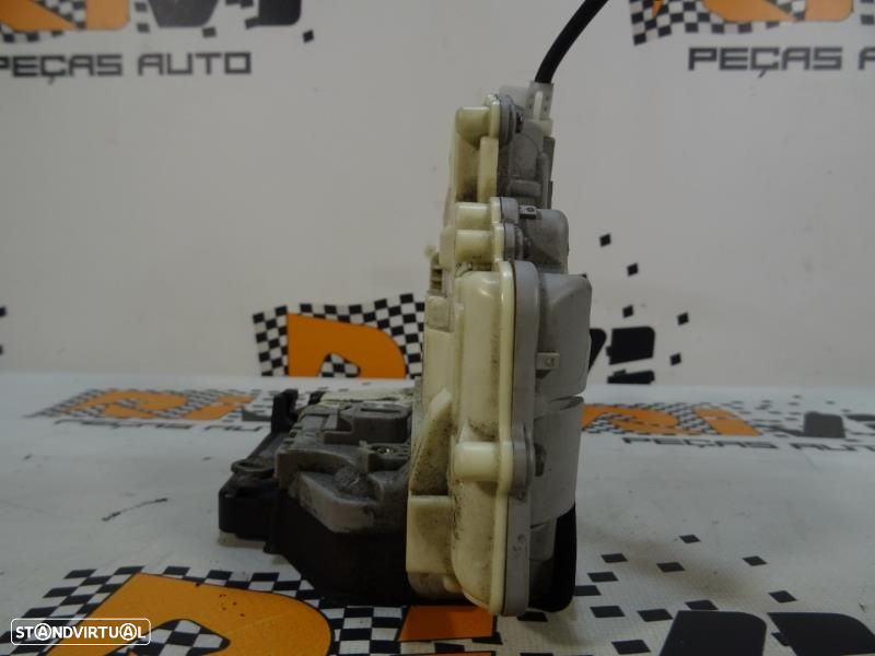 Fecho Da Porta Trás Esquerda Volkswagen Passat (3C2)  3C4839015a / 3C4 - 5