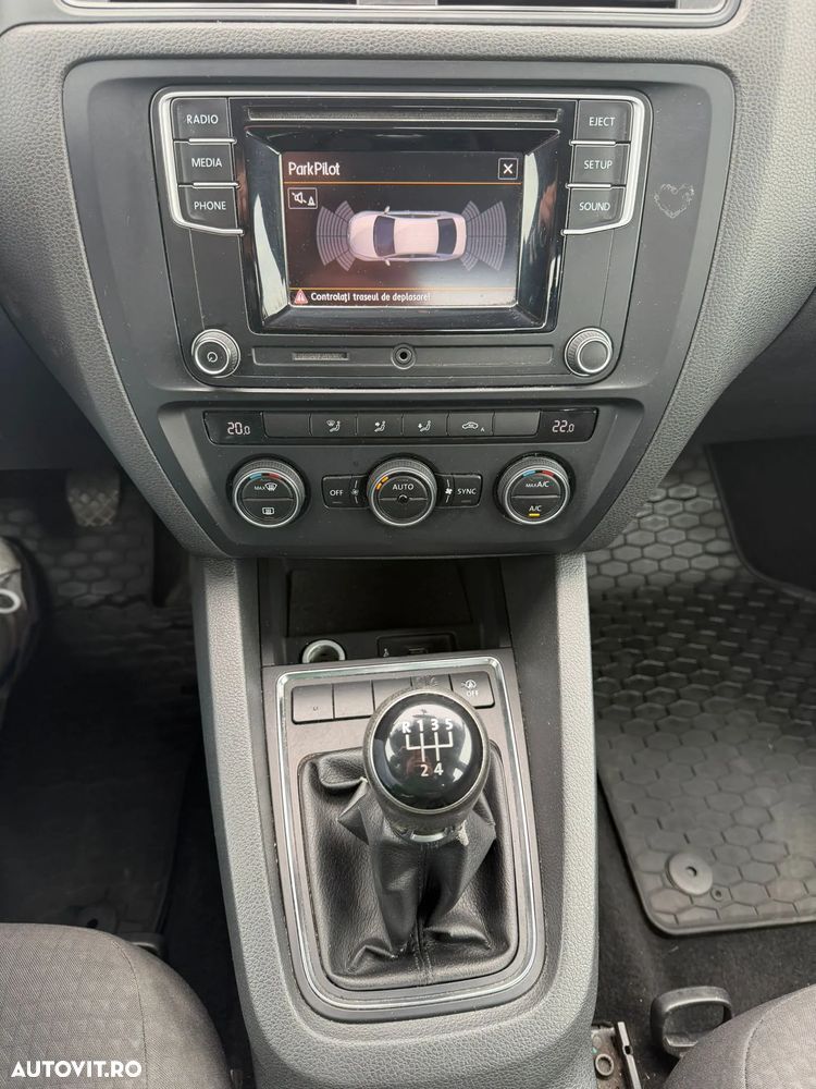 Volkswagen Jetta 2.0 TDI Comfortline - 5