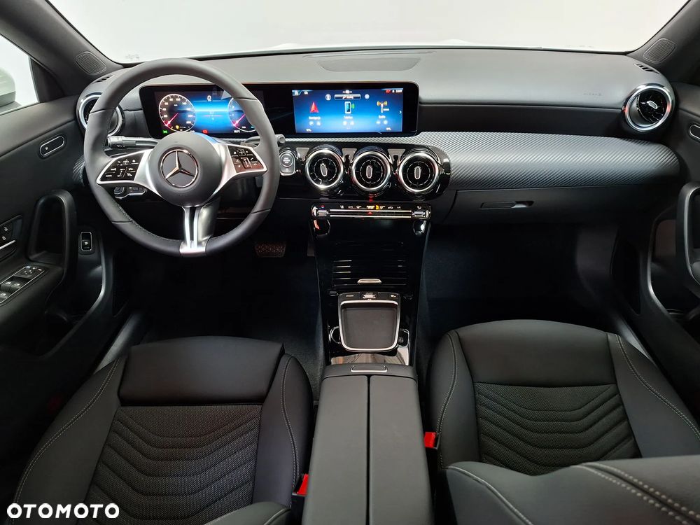 Mercedes-Benz CLA 200 7G-DCT - 9