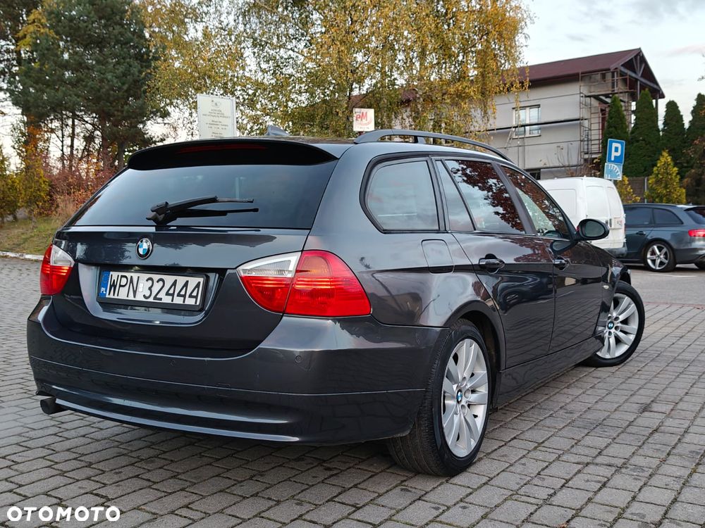 BMW Seria 3 320i - 5