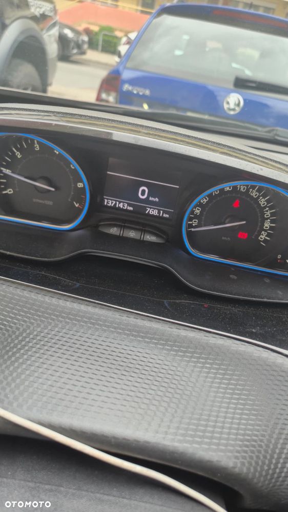 Peugeot 2008 1.2 Pure Tech Allure S&S - 5