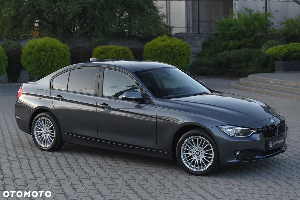 BMW Seria 3 316i - 13