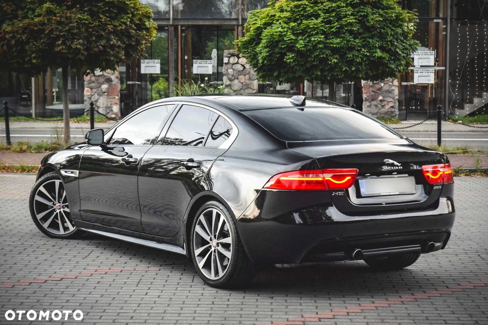 Jaguar Xe 2017 photo 4