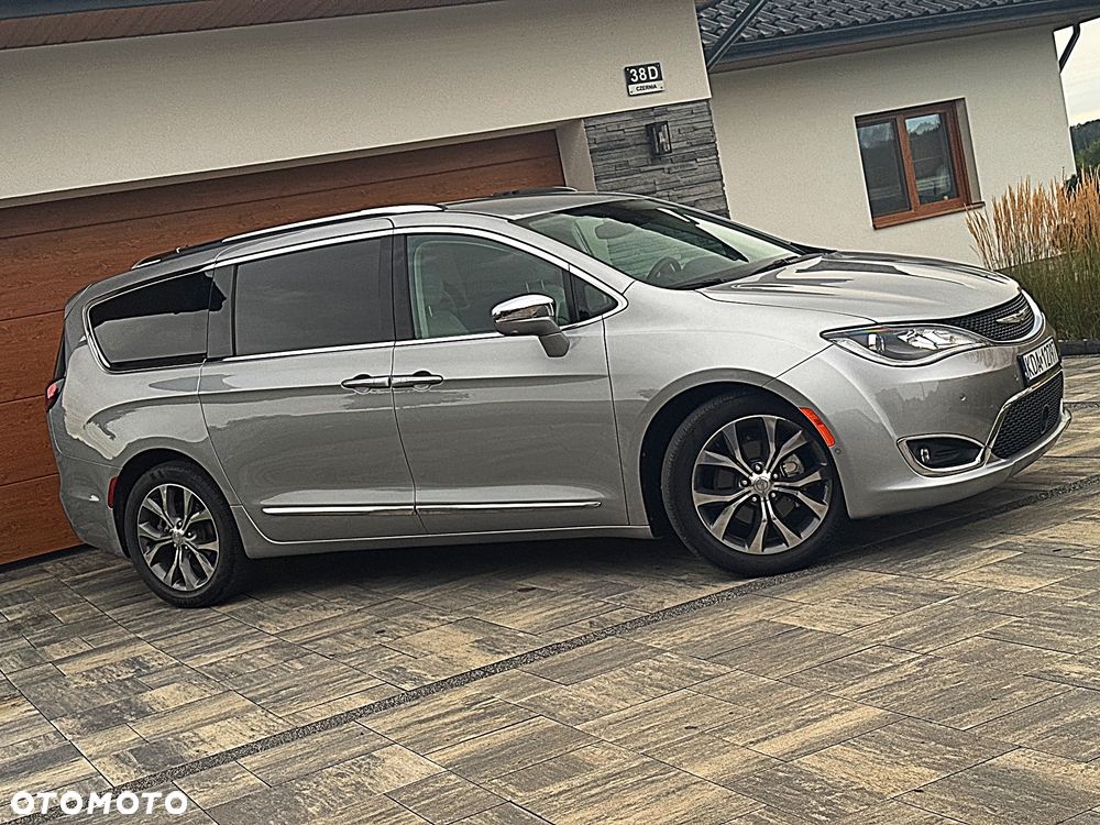 Chrysler Pacifica - 30