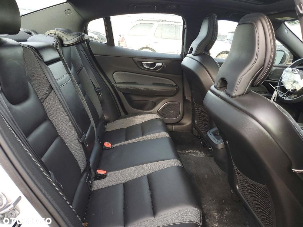 Volvo S60 T6 AWD R-Design - 10