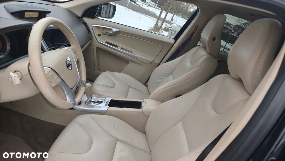 Volvo XC 60 D5 AWD RDesign - 9