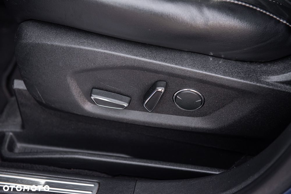 Ford S-Max 2.0 TDCi 4WD Titanium PowerShift - 24