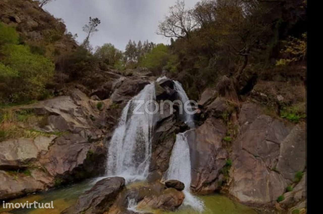 Fantastico terreno de 1674m2 com ruina - Grande imagem: 3/5