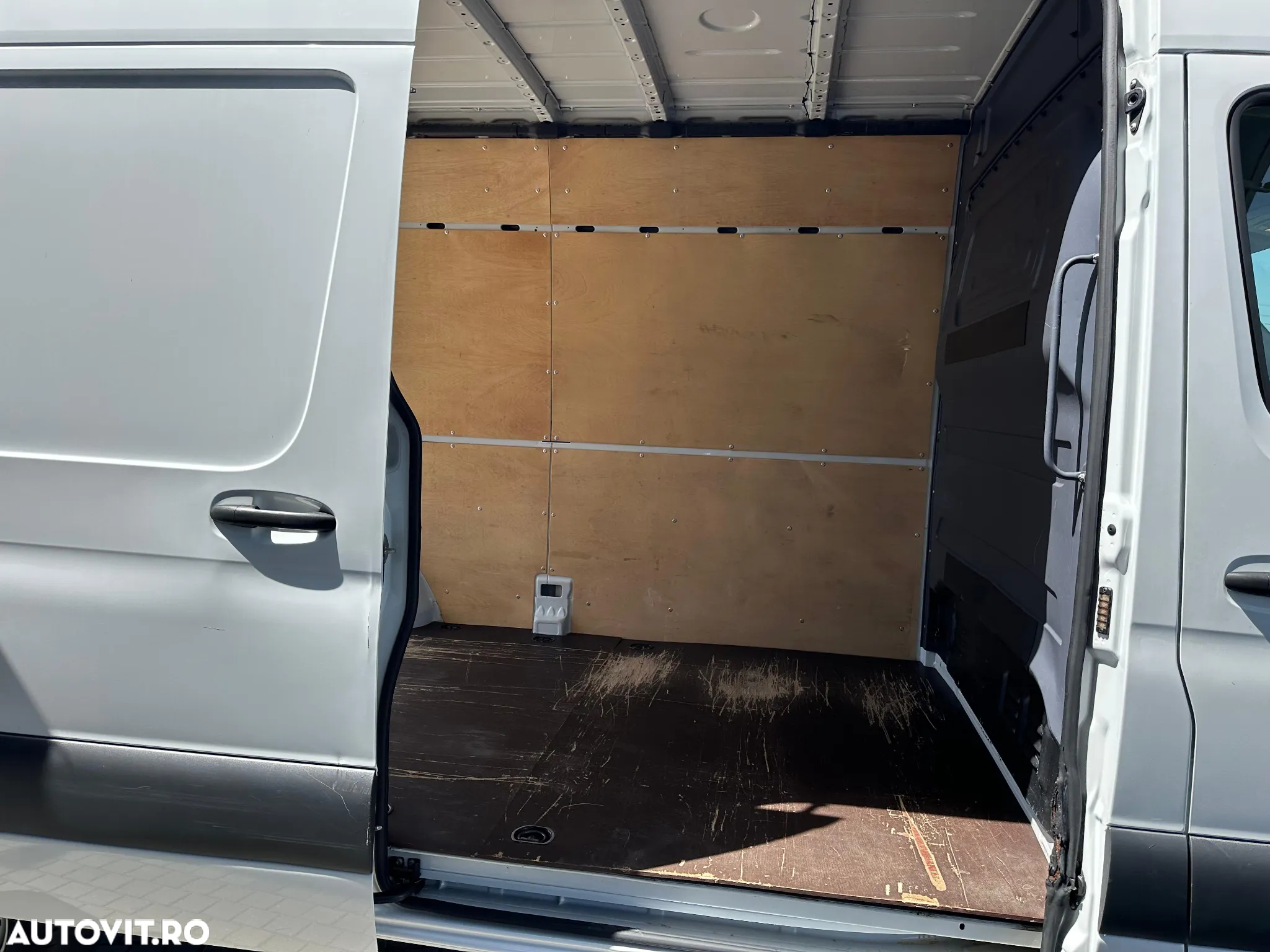 Mercedes-Benz Sprinter - 20