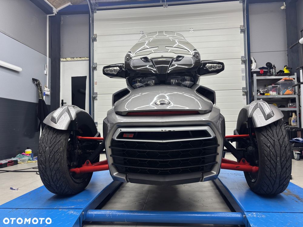 Can-Am Spyder - 18