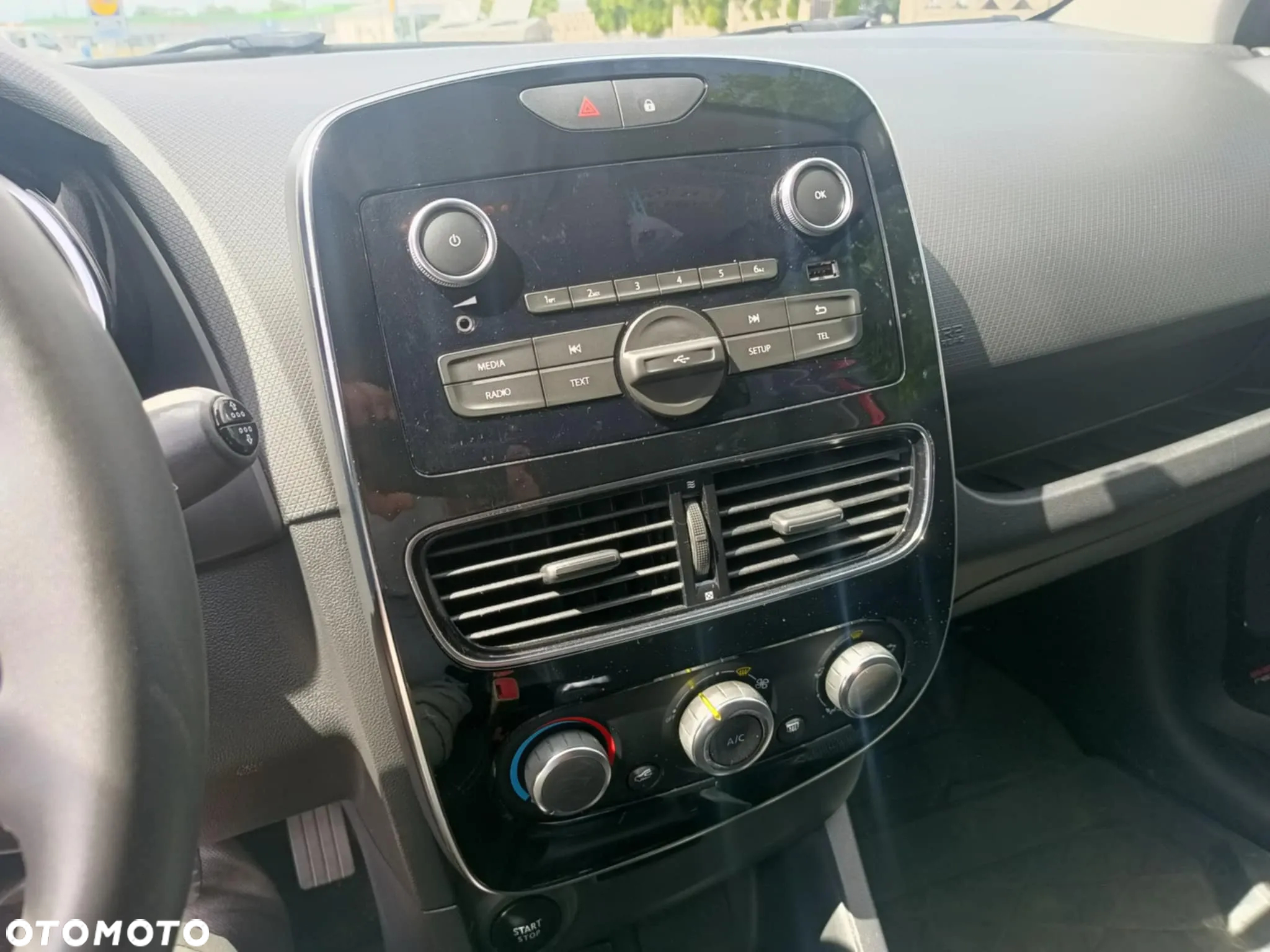 Renault Clio - 11
