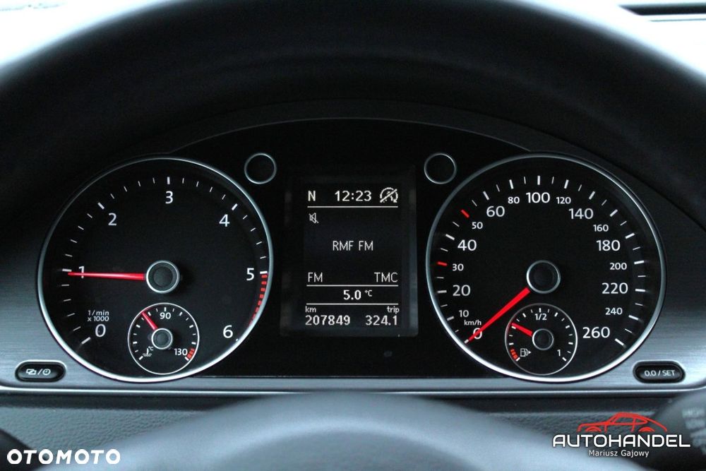 Volkswagen Passat - 13