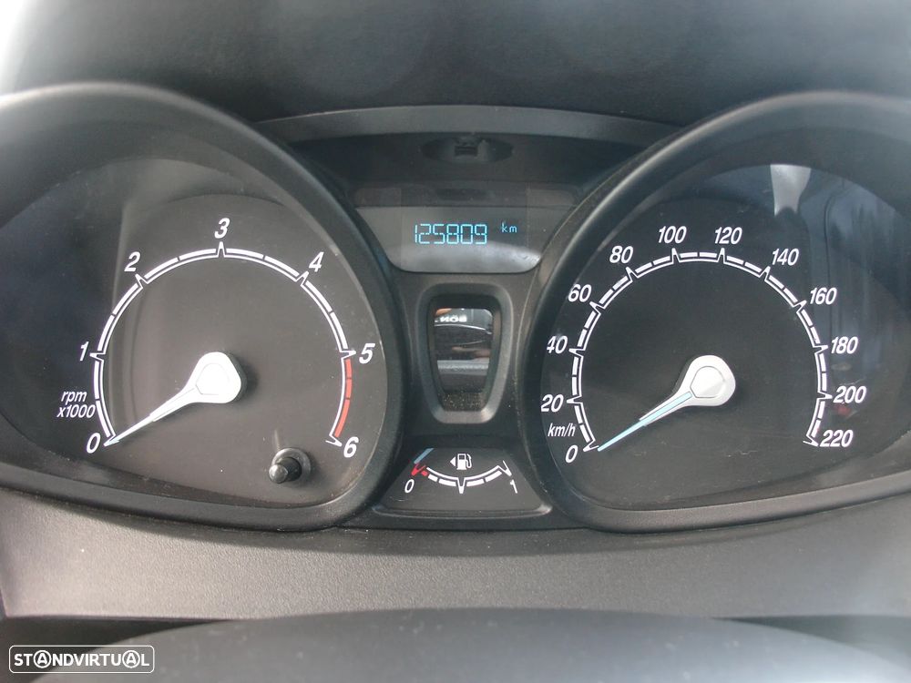 Ford transit courier - 13