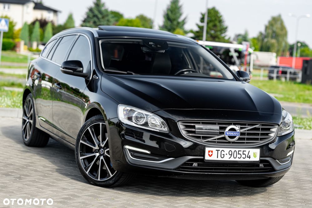 Volvo V60 D6 AWD Plug-in Hybrid Summum - 1