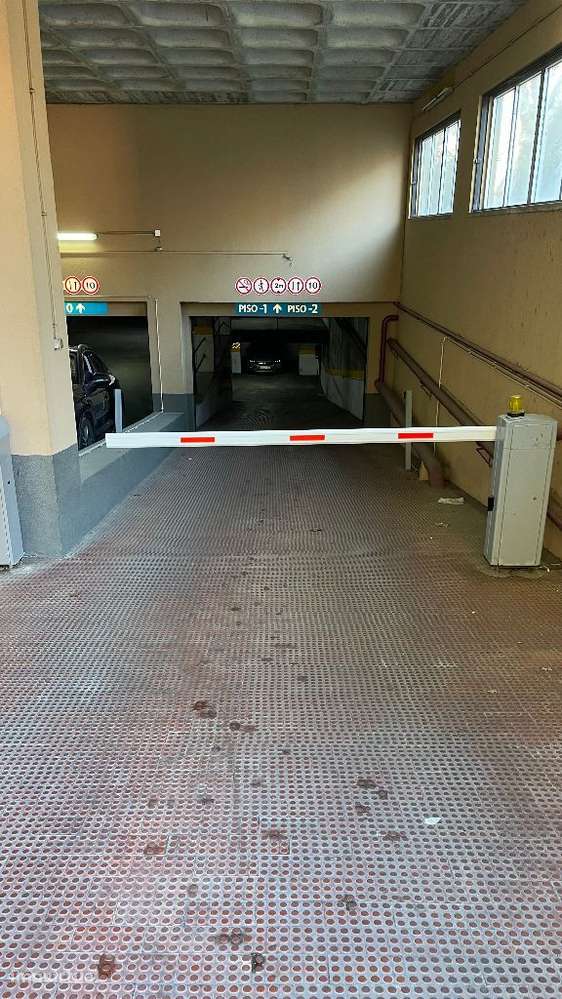 Lugar de estacionamento em garagem fechada no Beato (Lisboa) - Grande imagem: 2/7