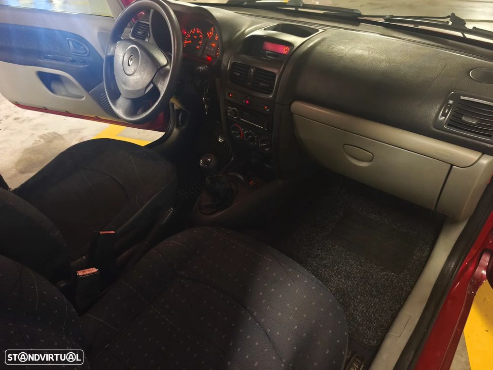 Renault Clio 1.2 16V Expression - 11