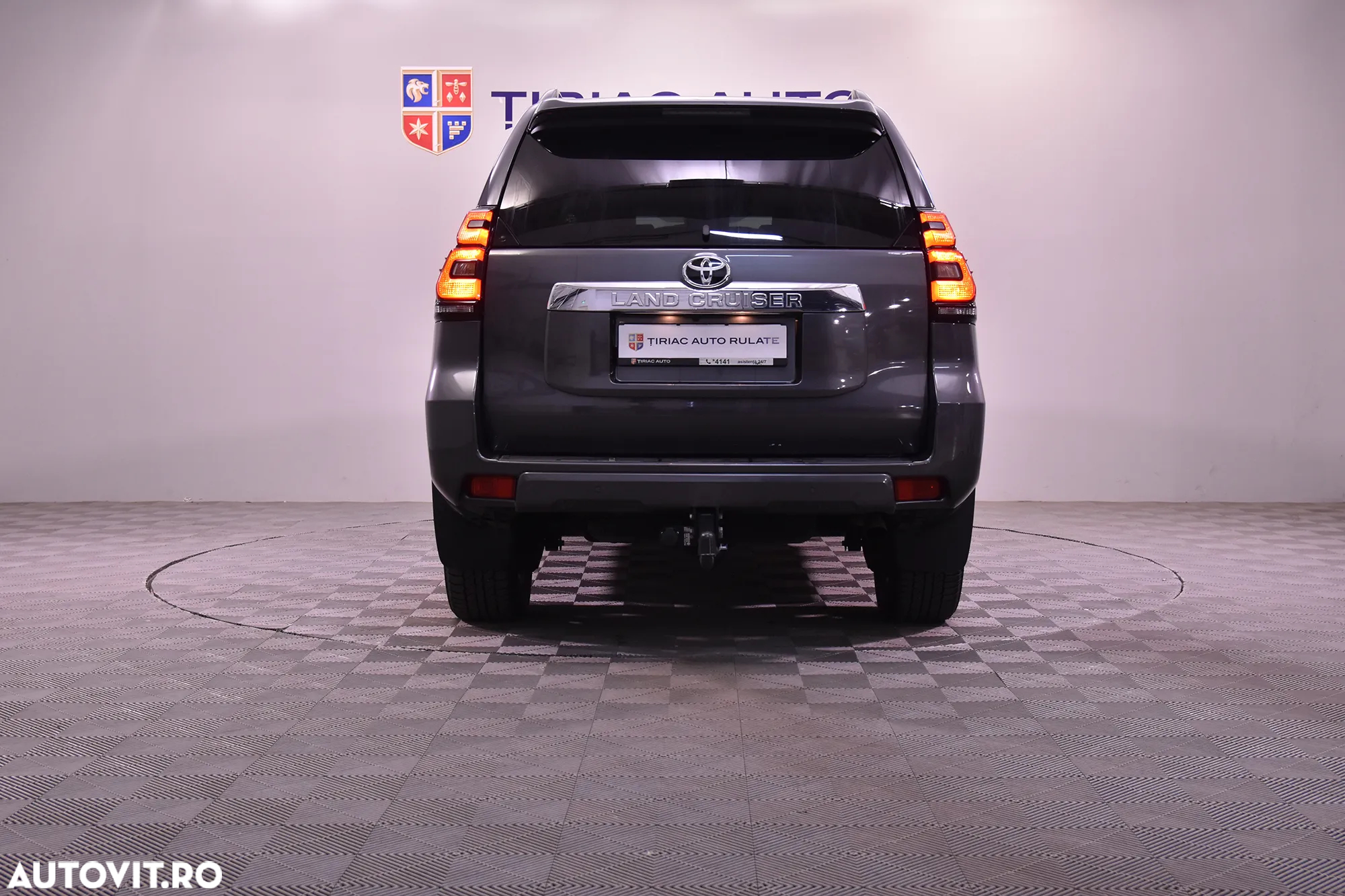 Toyota Land Cruiser - 4