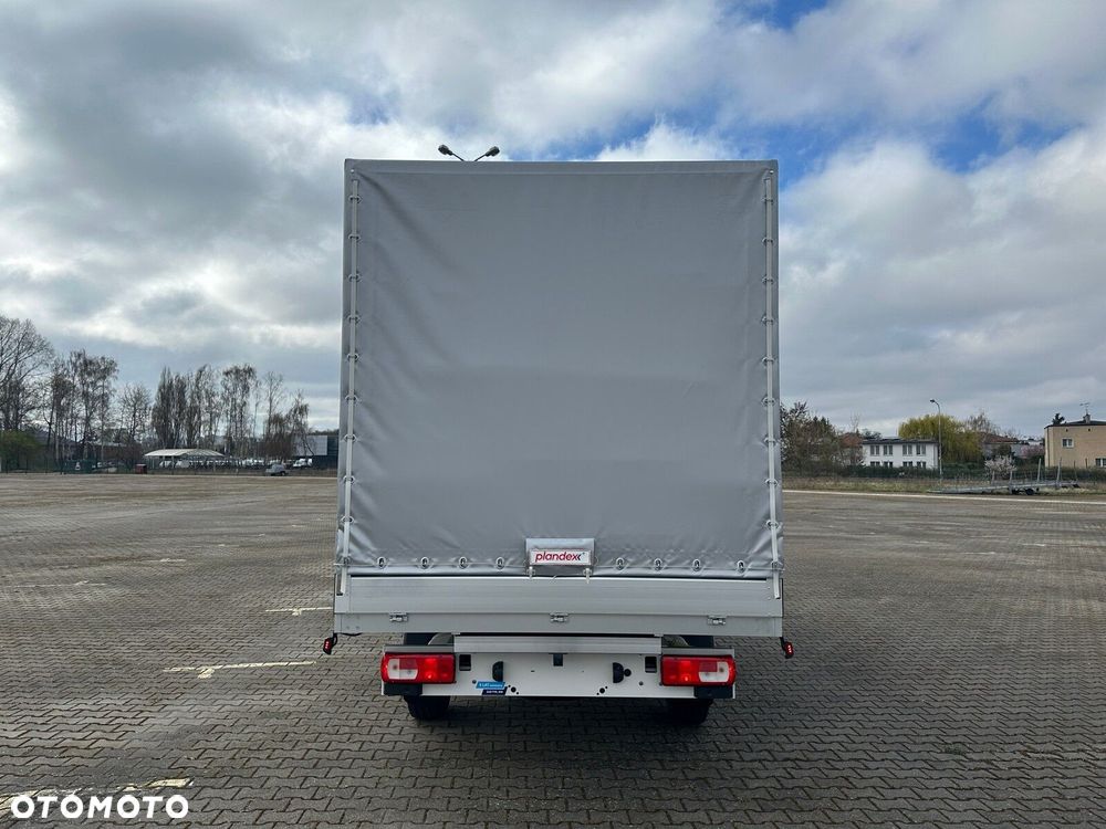 Volkswagen Crafter Crafter 35 Podwozie z pojedynczą kabiną silnik: 2,0 l EURO VI SCR 163 KM / skrzynia biegów: Przedni napęd automatyczna 8-biegowa rozstaw osi: 4490 mm - 5