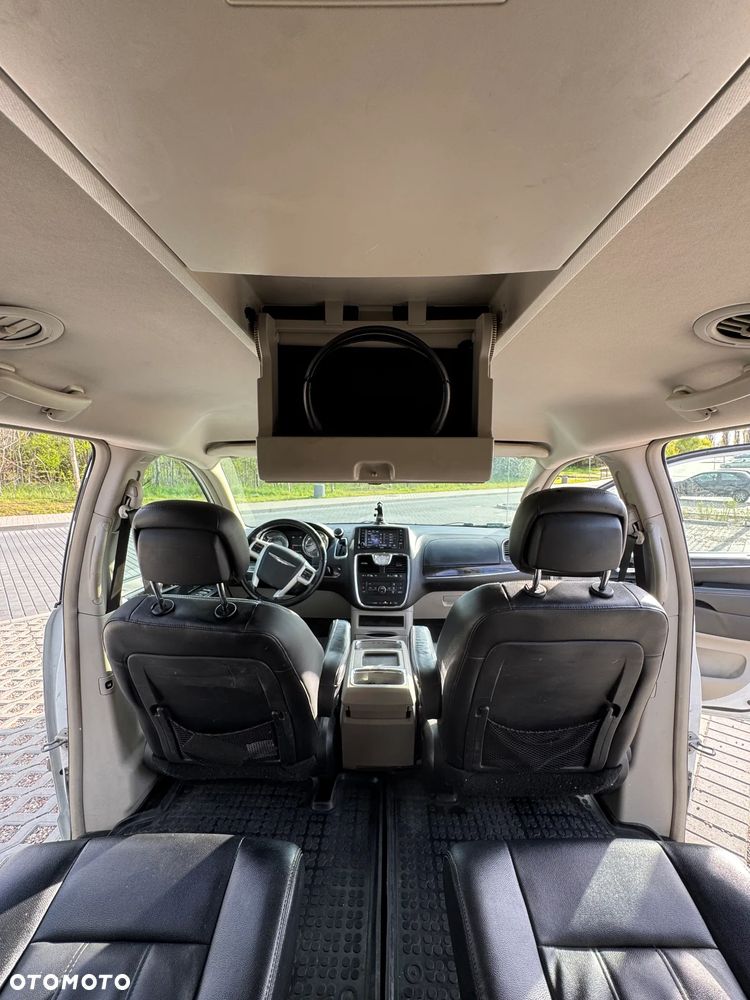 Chrysler Town & Country - 19