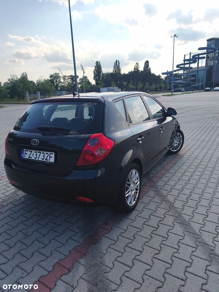 Kia Ceed 1.6 Comfort + - 6