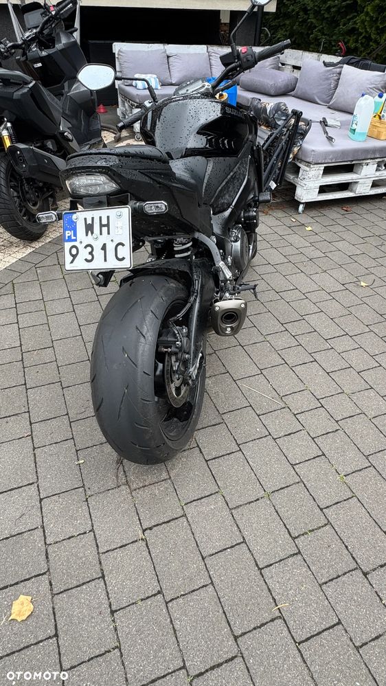 Suzuki GSX 1000 - 4