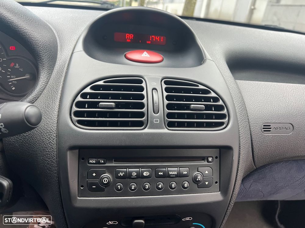 Peugeot 206 1.1 XT - 10