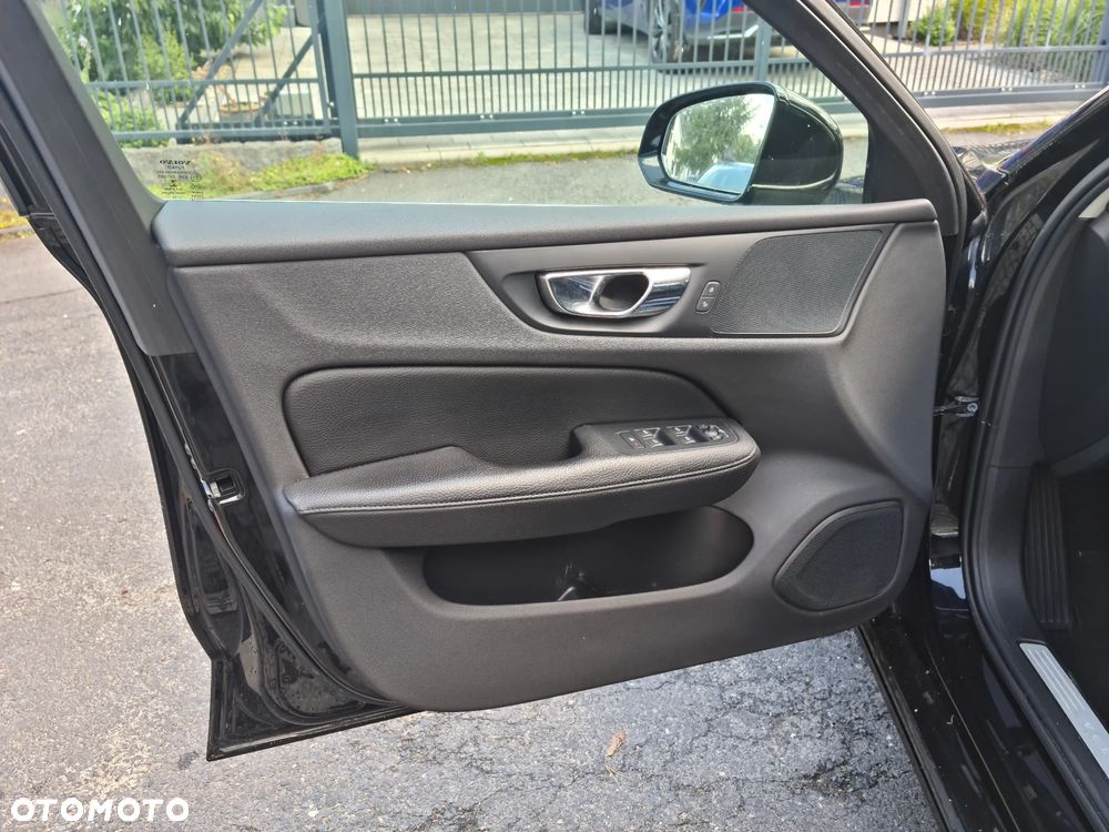 Volvo V60 D4 Drive-E Momentum - 26