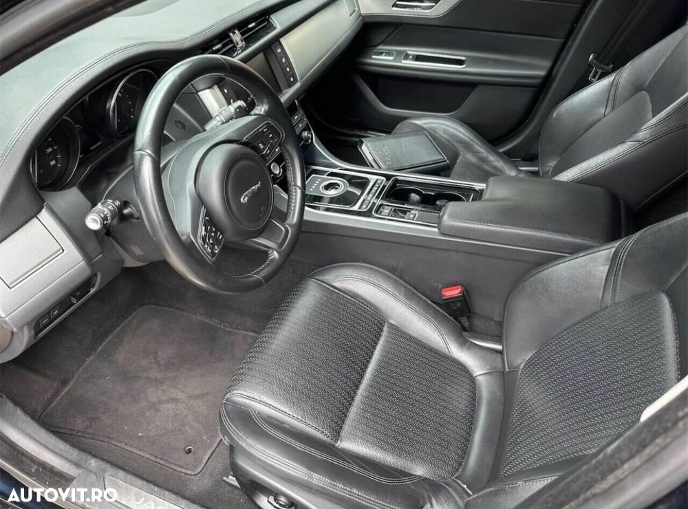 Jaguar XF 2.0 Portfolio - 7