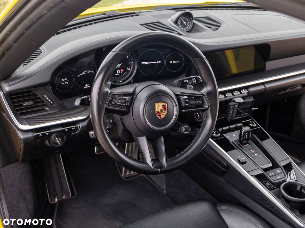 Porsche 911 Carrera 4S - 3