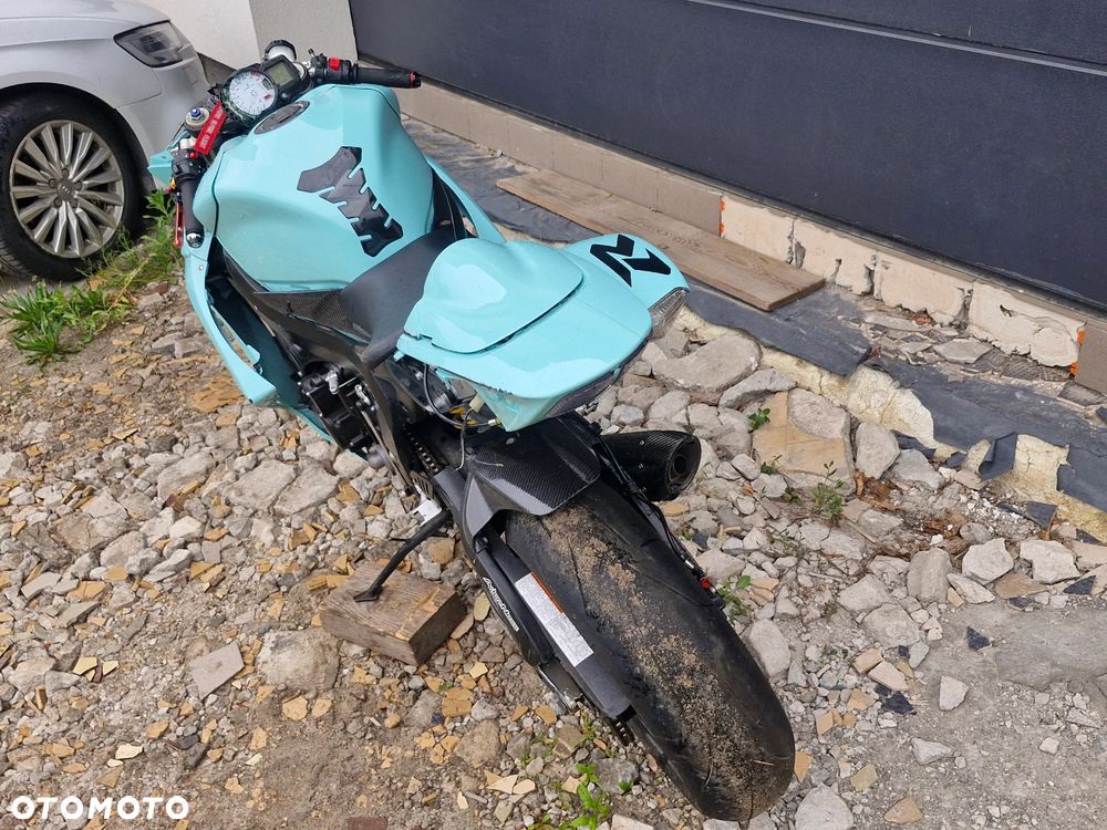 Suzuki GSX-R - 6