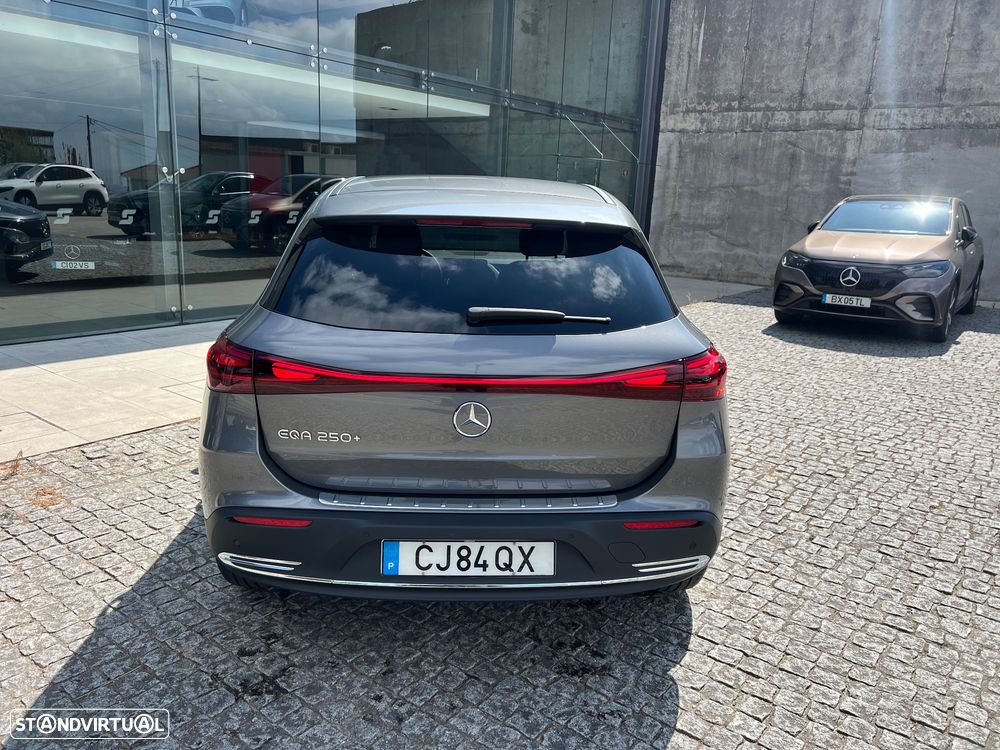 Mercedes-Benz EQA 250+ Edition — fotografia 6
