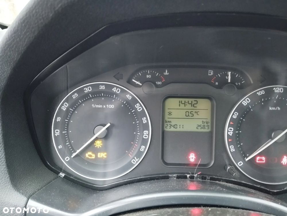 Skoda Octavia 1.6 FSI Ambiente - 9