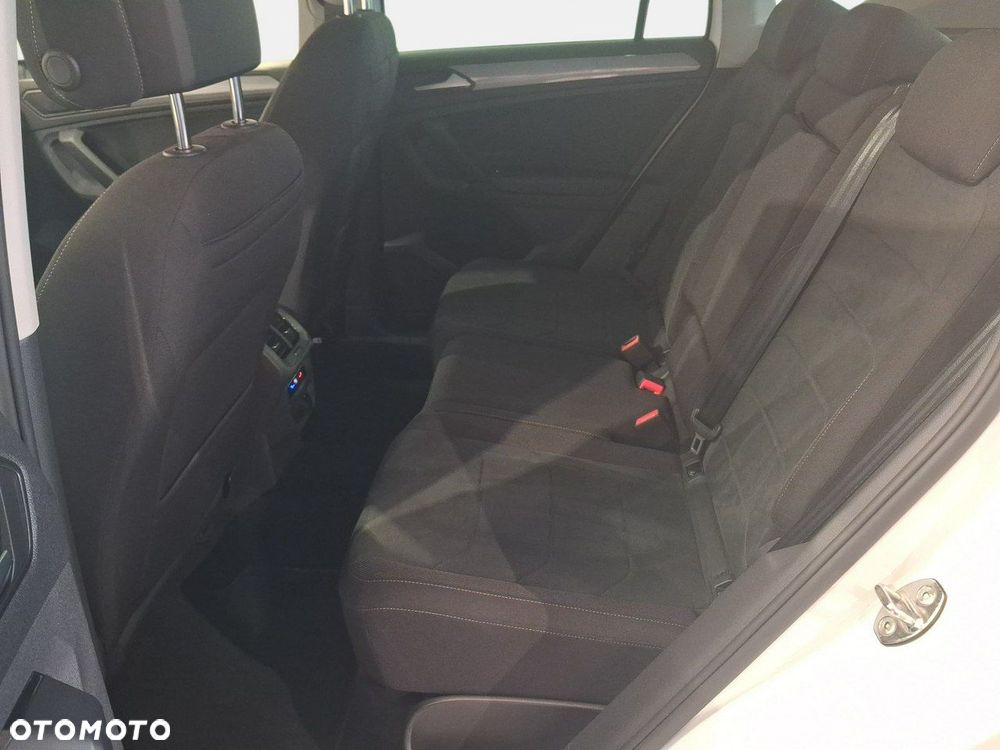 Volkswagen Tiguan - 12