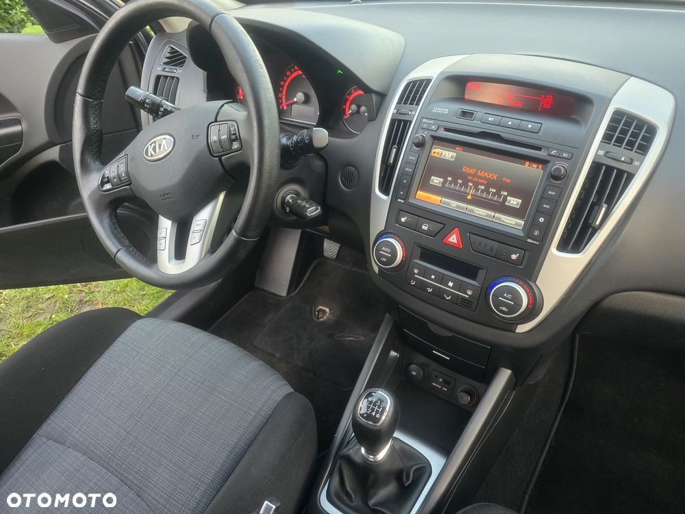 Kia Ceed - 8