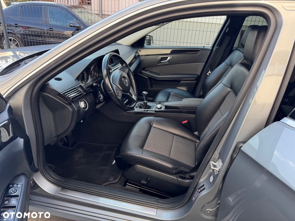 Mercedes-Benz Klasa E 200 CGI BlueEffICIENCY Avantgarde - 35
