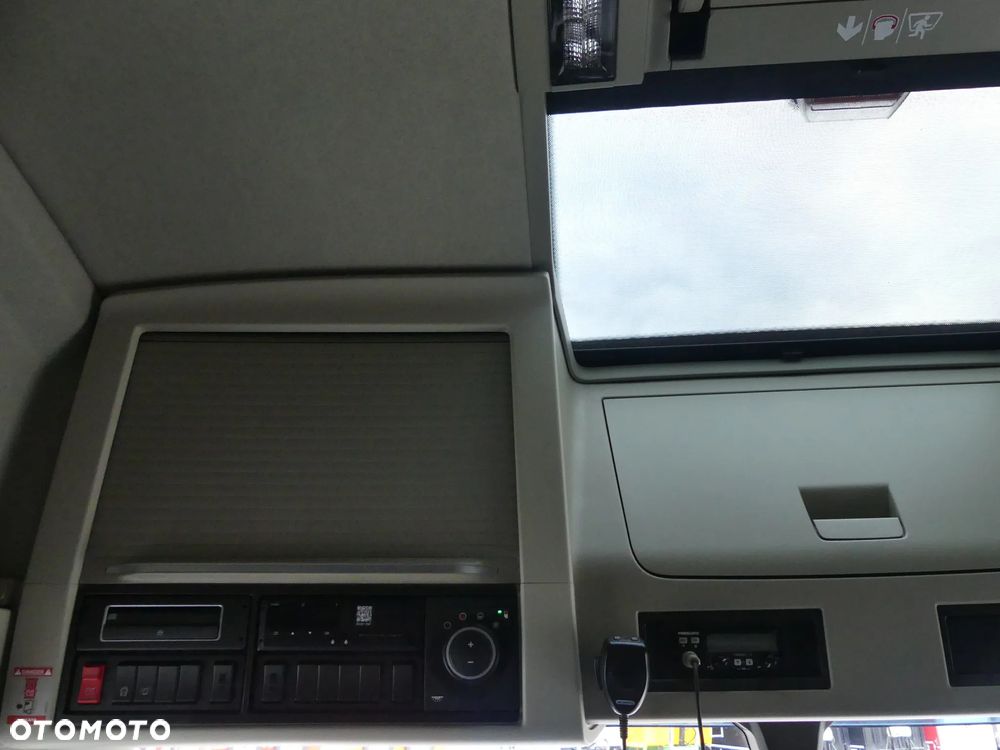Volvo FH4 460 / EURO 6 / AUTOMAT / PEŁNY ADR / KLIMATYZACJA POSTOJOWA / - 34