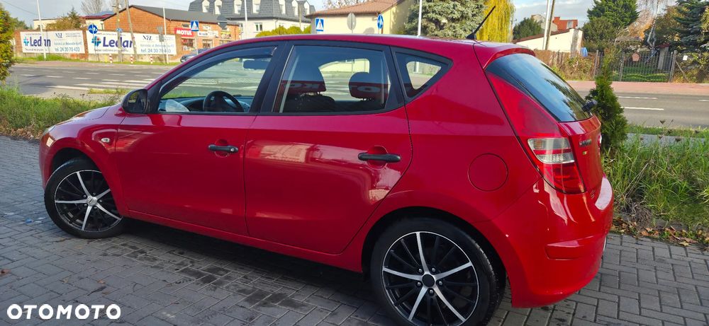 Hyundai i30 1.4 Base + - 7