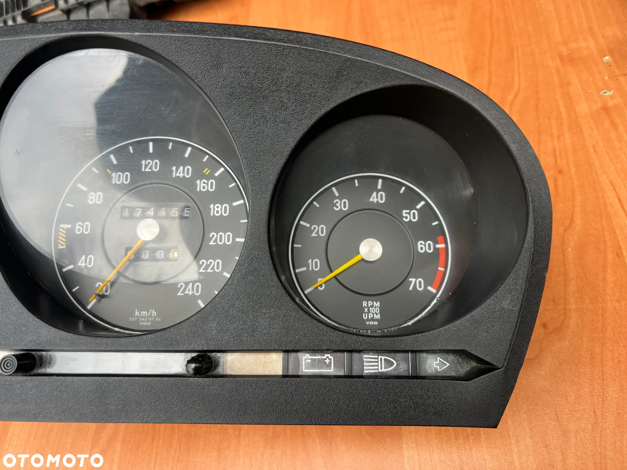 LICZNIK ZEGARY PRĘDKOŚCIOMIERZ MERCEDES W107 R107 C107 - 2