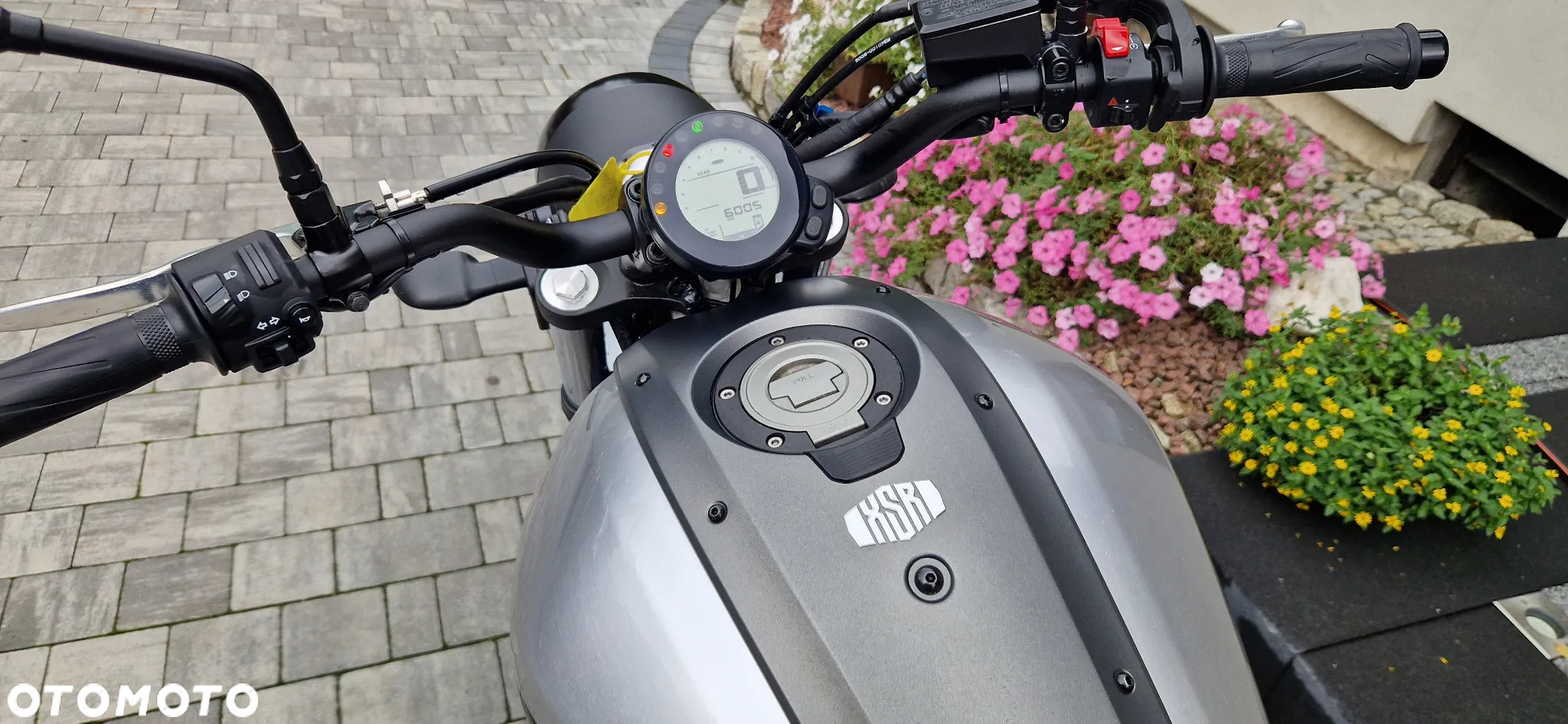 Yamaha XSR - 12