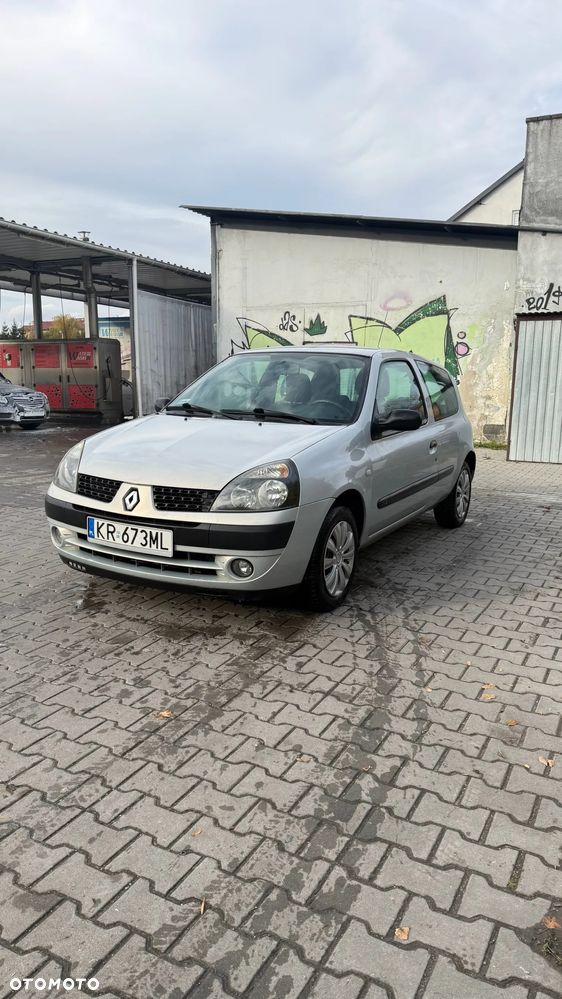 Renault Clio - 10