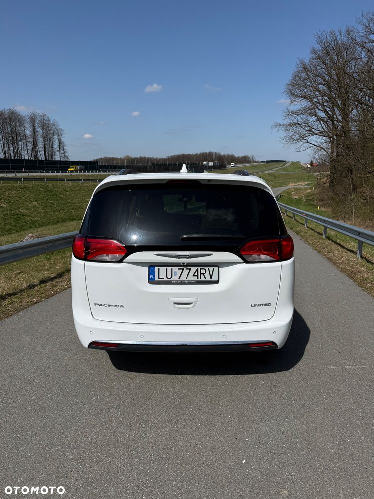 Chrysler Pacifica - 11