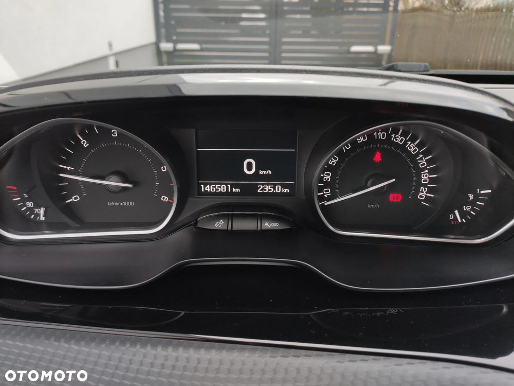 Peugeot 2008 1.6 BlueHDi Allure - 17