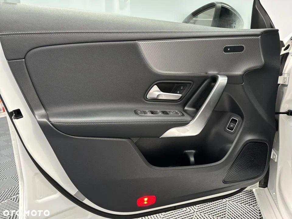 Mercedes-Benz CLA 200 Progressive 7G-DCT - 10