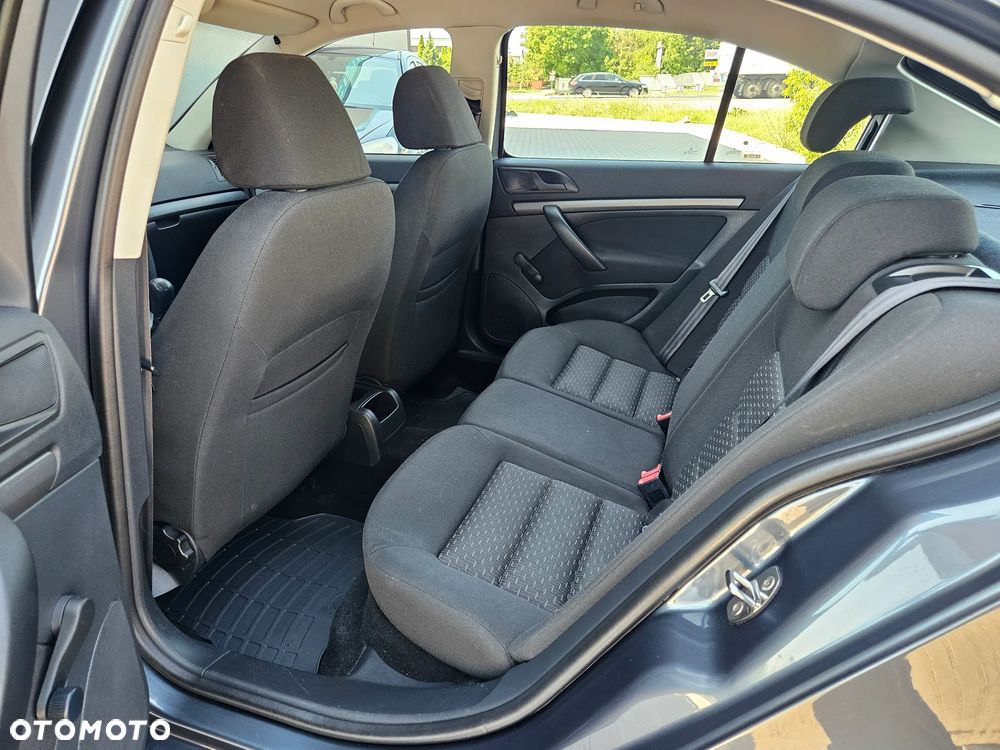 Skoda Octavia 1.6 Ambiente - 36