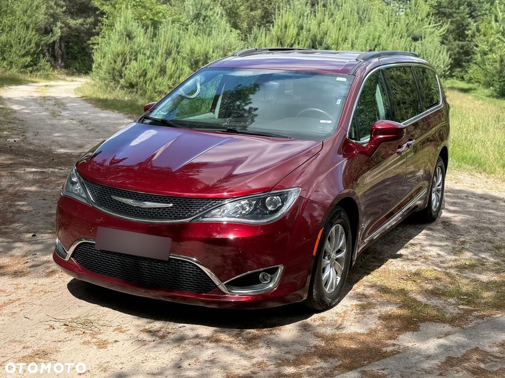 Chrysler Pacifica - 2