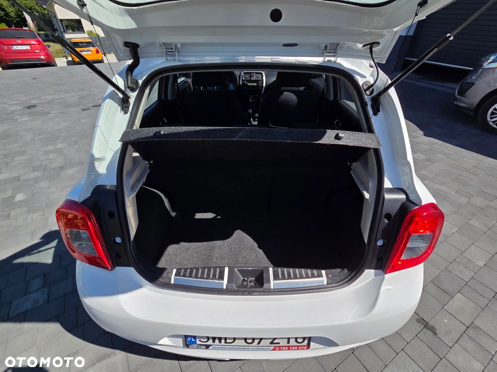 Nissan Micra 1.2 Bild der Frau - 16