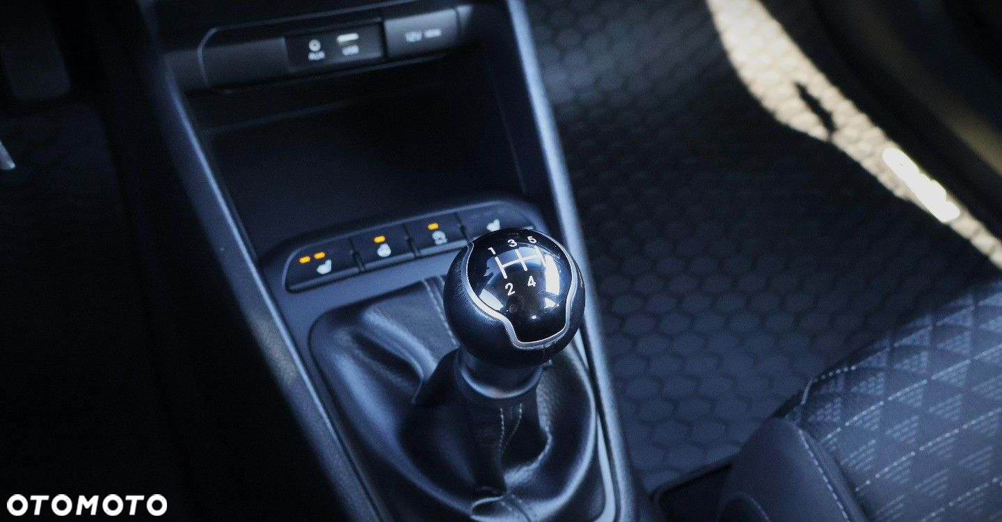 Kia Rio - 23