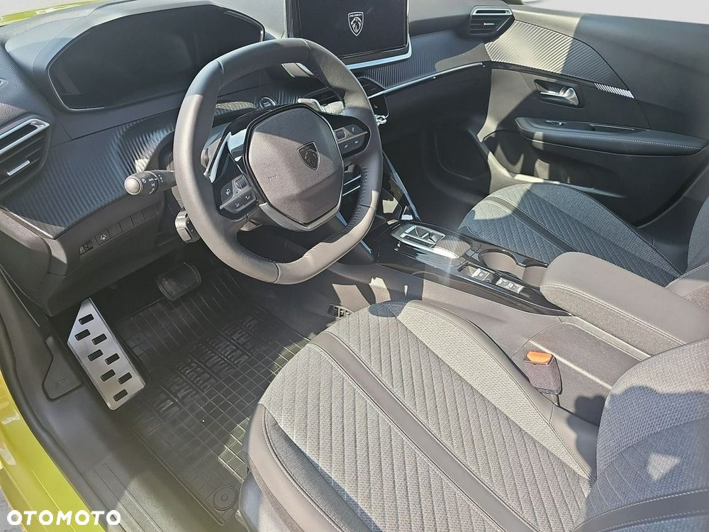 Peugeot 208 - 16