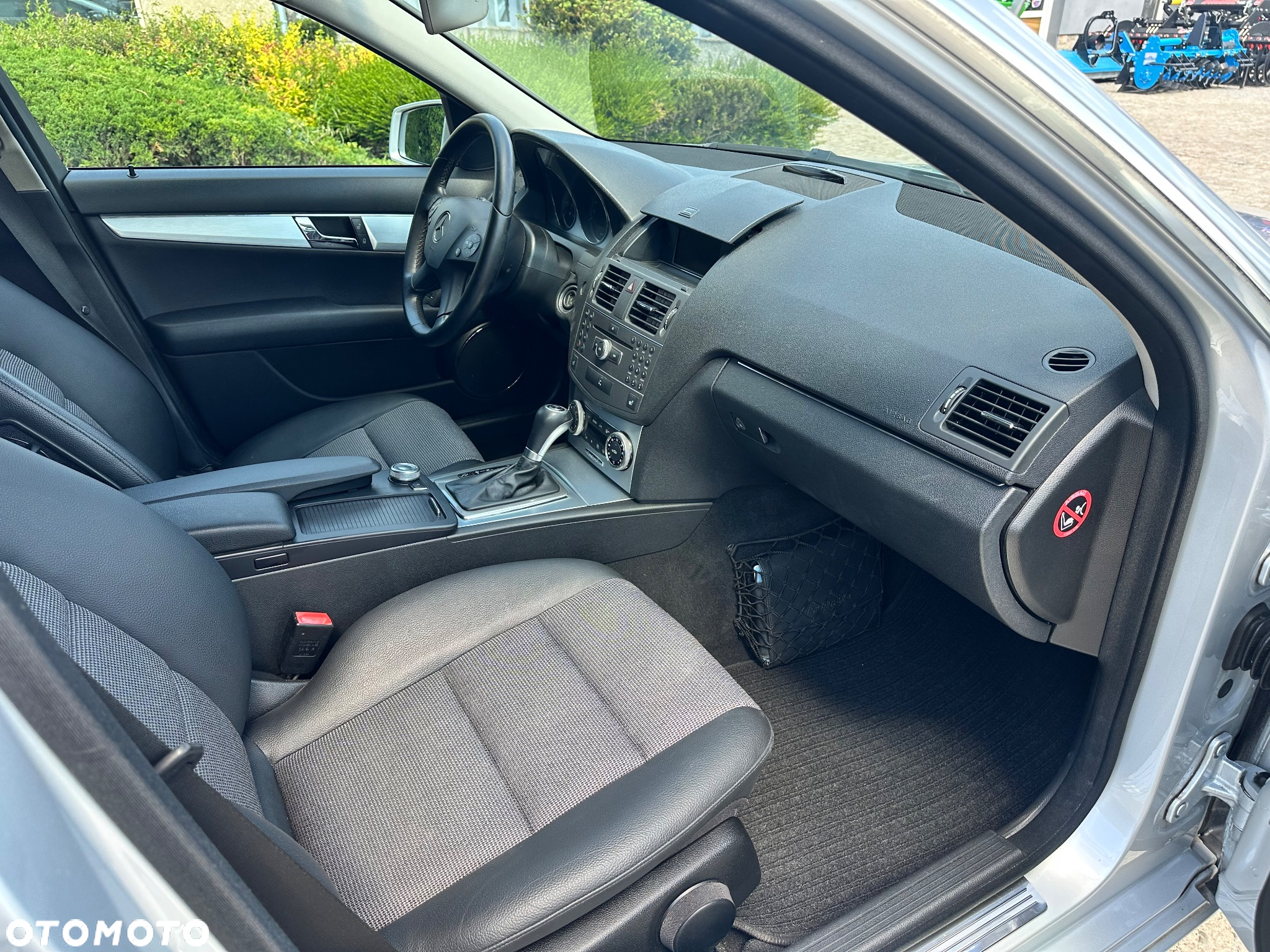 Mercedes-Benz Klasa C 180 T CGI Automatik BlueEFFICIENCY Avantgarde - 31