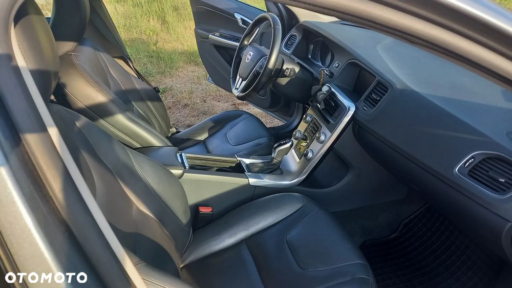 Volvo V60 D3 Geartronic Momentum - 11